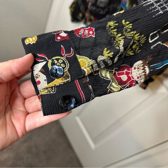 VTG Chico’s Silk Black Oriental Inspired Fairytale Novelty Print Top Sz 1 / M - Picture 5 of 7